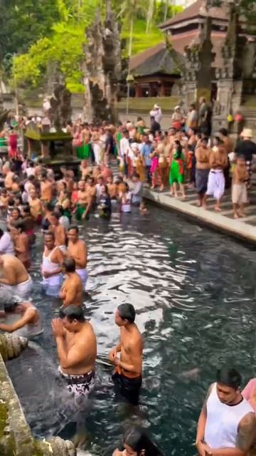 Amazing Temple Bali !!! Turta Empul Holy Water Temple смотреть онлайн