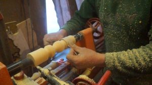 Работа на токарном станке по дереву с копиром