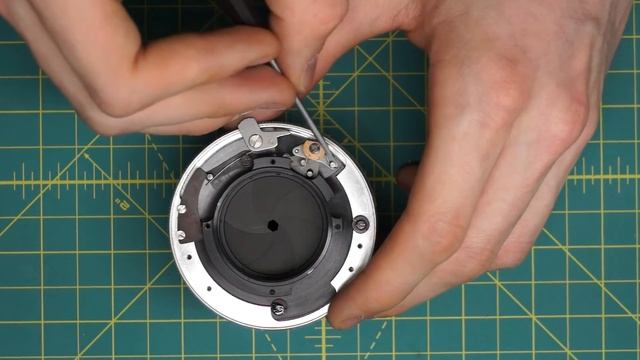 Minolta MC Tele Rokkor-QF 200mm f3.5 (MC I) Lens Disassembly смотреть онлайн