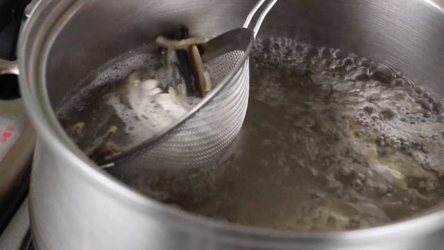 Baechu Doenjang Guk / Napa Cabbage and Soybean Paste Soup смотреть онлайн