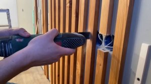 Рейки на стене,монтаж реек на стену финиш ,розетки на стене с рейками. Спальня. Советы по монтажу