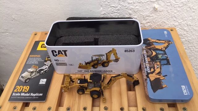CAT 450E BACKHOE LOADER | DIECAST MASTERS 85263 HO SCALE 1:87 смотреть онлайн