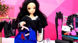 Уэнсдей готовится к свиданию! Что же она выберет? 👗👠👒