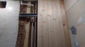 Как просто и недорого закрыть трубы в ванной .