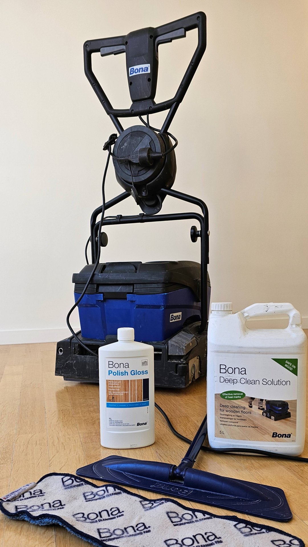 Как нанести на дубовый паркет полиш Bona Polish Gloss. смотреть онлайн