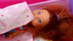 Барби и Новый год для детей ❄️Маленькая кукла Штеффи помогла Деду Морозу! Игры в куклы