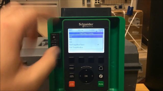Configuring Altivar 630/930 Process Drives for Local HMI Keypad Control | Schneider Electric Suppor смотреть онлайн