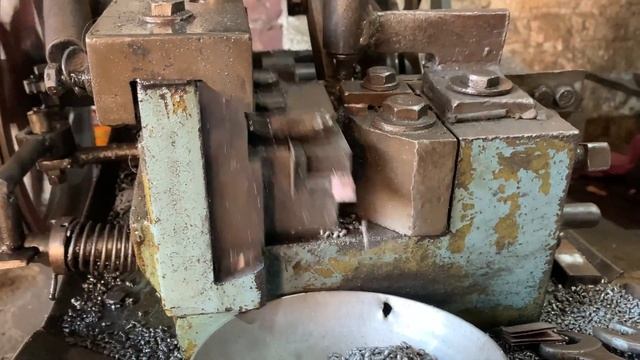 How Electric Lamp Holder Screw are Made || Процесс изготовления железного винта смотреть онлайн