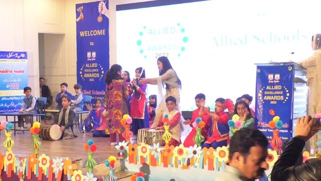 Qawali (Maro Na Hamey Madam Bachpan ka Zamana Hai).... смотреть онлайн