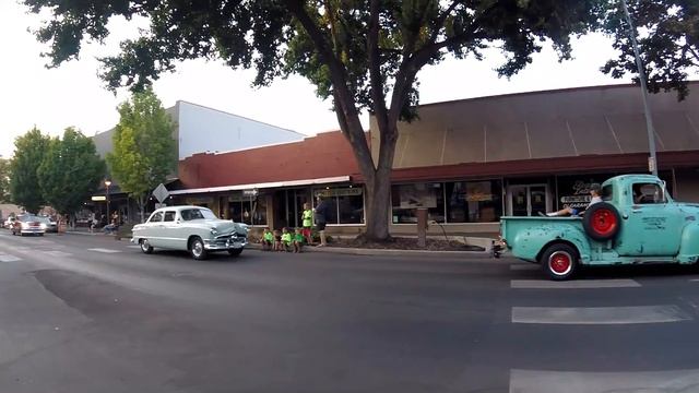 Разнорабочий в США, штат Вашингтон. Парад в маленьком городе смотреть онлайн