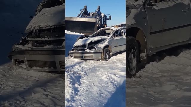 Шкода Октавиа против трактора Жесть!!!! смотреть онлайн