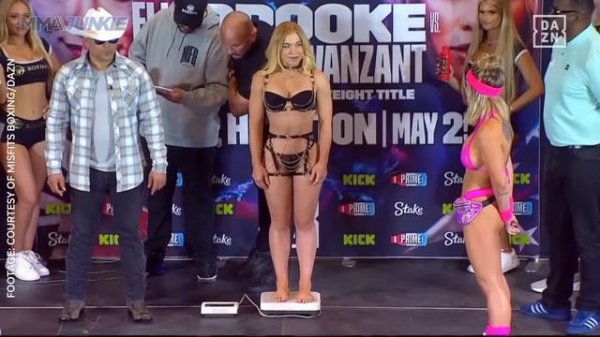 Paige VanZant Has Cheeky Faceoff With Elle Brooke Ahead of Misfits Boxing Match