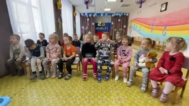 Группа Карапузики поздравляет пап с наступающим праздником смотреть онлайн