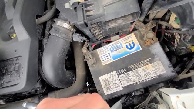 Jeep Compass - BATTERY REPLACEMENT / REMOVAL (2007-2015) смотреть онлайн