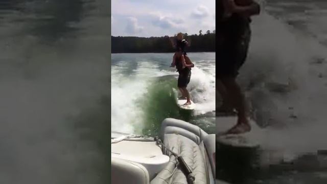 Kid surfing on dads shoulders смотреть онлайн