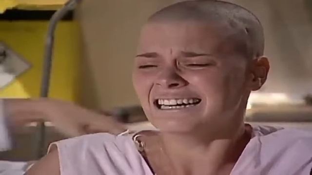 LAÇOS DE FAMÍLIA | Iris Apanha de Helena Ao Visitar Camila no Hospital смотреть онлайн