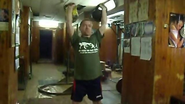 Ingvarr lift up two weight, each to 32 kilo.AVI смотреть онлайн