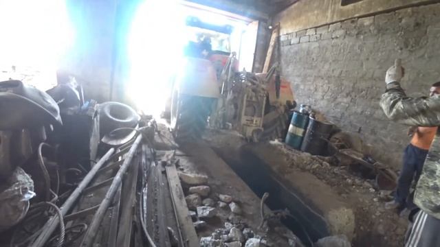 КОМБАЙН.Разгрузка люцерны.КАК КИРОВЕЦ смотровую яму разбирал...