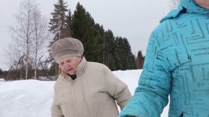 Прогулки со свекровью по деревне .