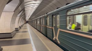 81-717.5М/714.5М на станции Сретенский бульвар