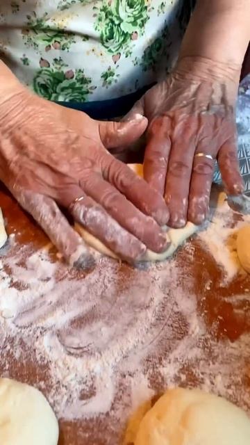 Готовим БЕЛЯШИ И ПИРОЖКИ С КАРТОШКОЙ смотреть онлайн