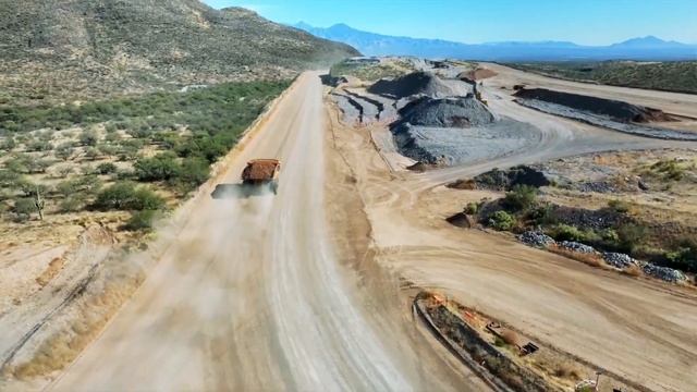 Caterpillar's All Electric 793 Mining Truck - Everything You Need to know смотреть онлайн