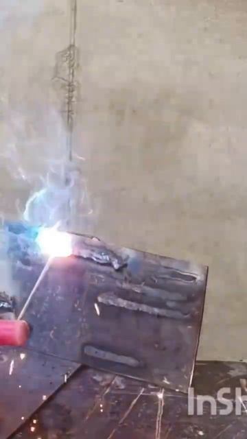 Сварка электродом горизонтальный шов. #shorts #welding #сварка #welders #грузия #georgia смотреть онлайн