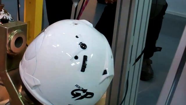 Arai helmet testing (fall simulation) -4 - Nieuwsmotor.nl смотреть онлайн