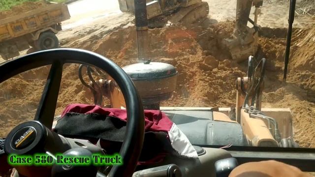 Case 580 super R support Excavator Digging soil into trucks to make way to avoid accidents смотреть онлайн