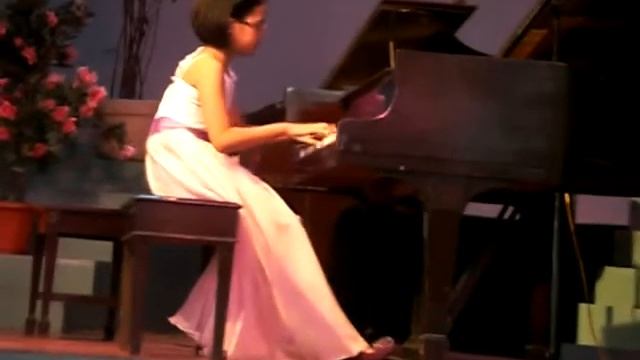 Sophia's Second Piano Recital (from Mamang Alice's camera) смотреть онлайн