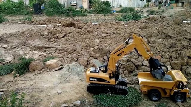 Экскаватор погрузчик Huina 1571