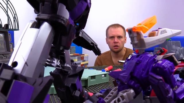 Игры Трансформеры - Битвы Автоботов и Десептиконов! - Сборник видео для детей. Роботы игрушки смотреть онлайн