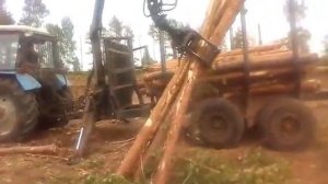 Работа лесовозного прицепа с манипулятором