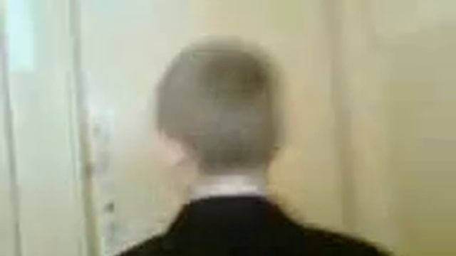 поцик из 4б класса в девечьий туалет ломится смотреть онлайн