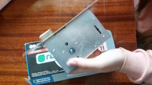 Как перевернуть язычок защёлки в дверном замке Гардиан 10.11