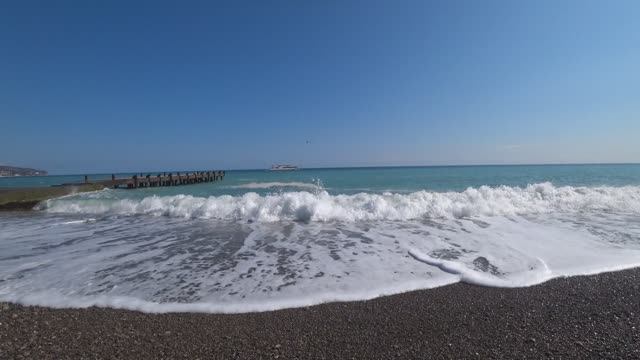 Пляж Ялты в самом центре города 2025 смотреть онлайн