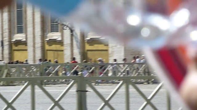 Sfiancati a piazza San Pietro смотреть онлайн