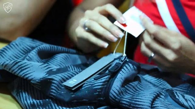 Nuevo abrigo Adidas Z.N.E Pulse cover-up UNBOXING | Fung Family смотреть онлайн