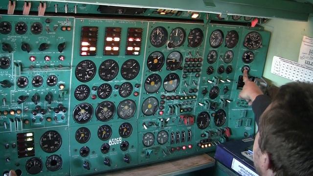 Запуск Д-30КУ-154 на учебном Ту-154М смотреть онлайн