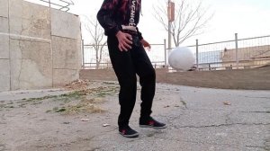 Как НАУЧИТЬСЯ НАБИВАТЬ мяч НОВИЧКУ с нуля?