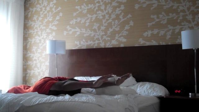 Hotel Room Bed Workout | Exercise & Travel смотреть онлайн
