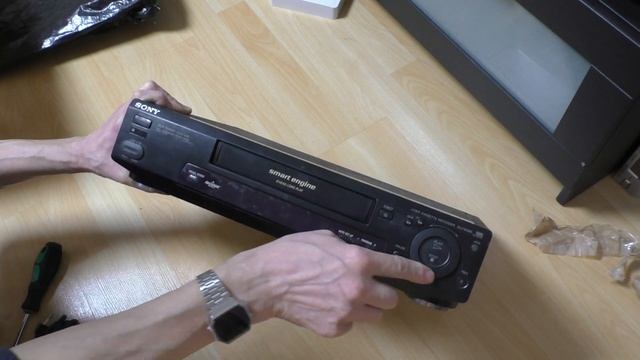 Распаковка видеомагнитофона SONY SLV+E580 Smart Engine смотреть онлайн
