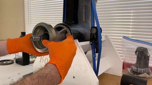 Remove outdrive lower unit Pinion Gear - DIY смотреть онлайн