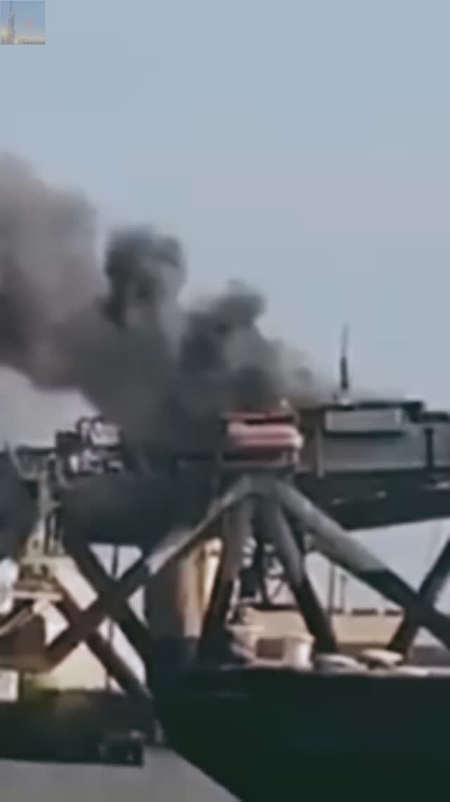 Во время демонтажа буровой платформы, произошло возгорание ГСМ🔥 смотреть онлайн