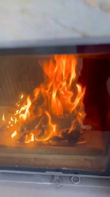 Камин с облицовкой из каменного шпона. Топка АСТОВ П2С 8457 смотреть онлайн