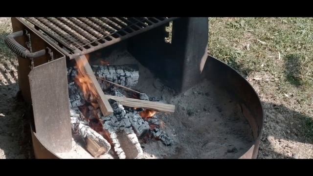 Old Hickory® Outdoor Fish and Small Game knife by Ontario Knife Company™ смотреть онлайн