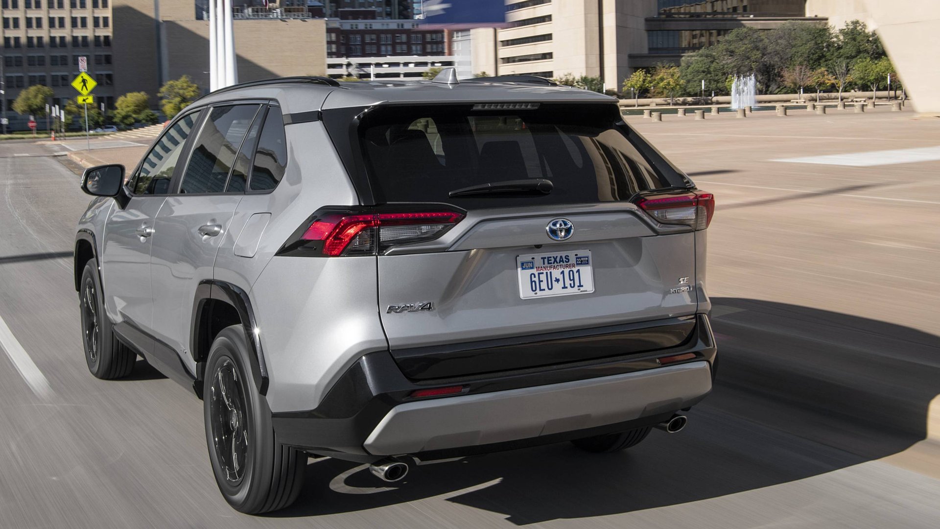 Toyota возвращается в Россию с моделями Land Cruiser Prado и РАВ4 смотреть онлайн