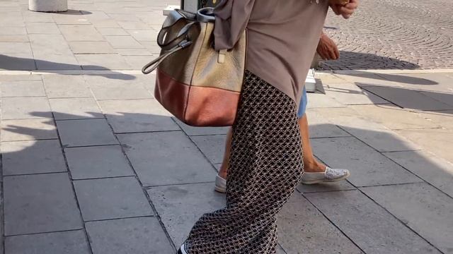 Street fashion / What people are wearing in Italy 🇮🇹 смотреть онлайн