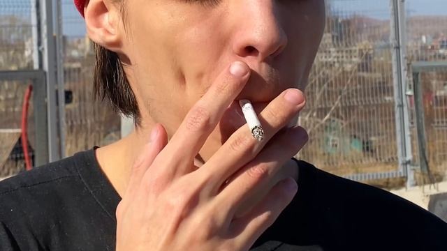 Курю сигарету Филип Моррис в 4К/ASMR/