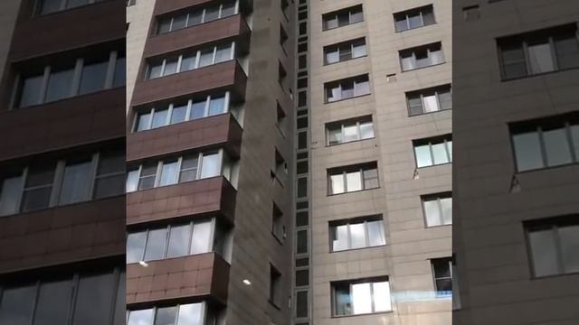 Последствия падения стеклопакета с высоты глазами очевидца. смотреть онлайн